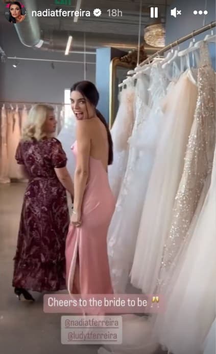 Nadia se mostró muy emocionada buscando el atuendo perfecto junto a su madre, con quien se sabe tiene una especial relación.