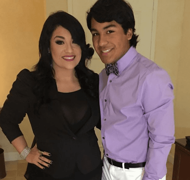 Jovan es muy cercano a su mamá, quien lo ha familiarizado desde la cuna con la música de la intérprete.