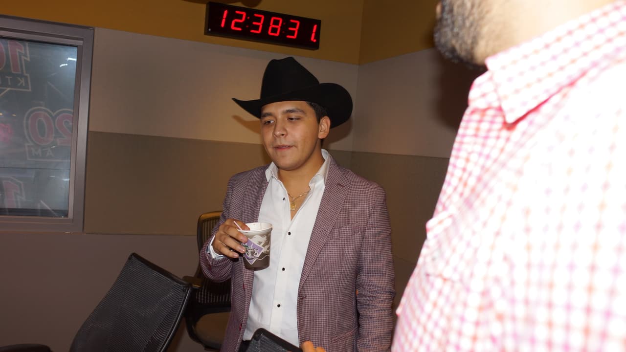 Christian Nodal se metió al Free-guey show y presentó su nuevo disco 'Me Dejé Llevar'.