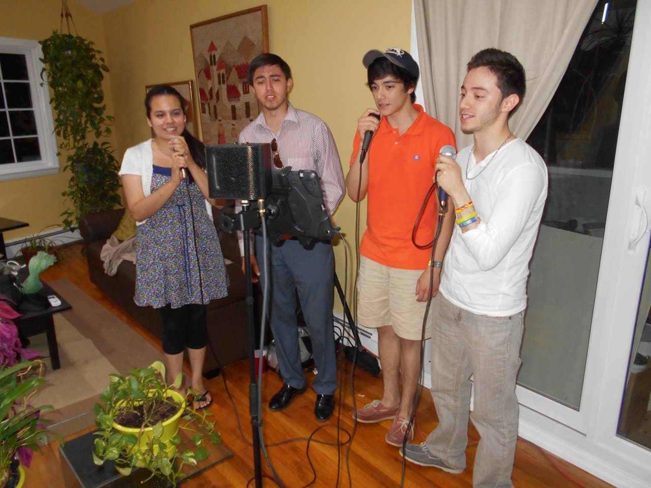 Cristhian Camacho is real trooper. Ha cantado en mariachis y hasta en bodas.