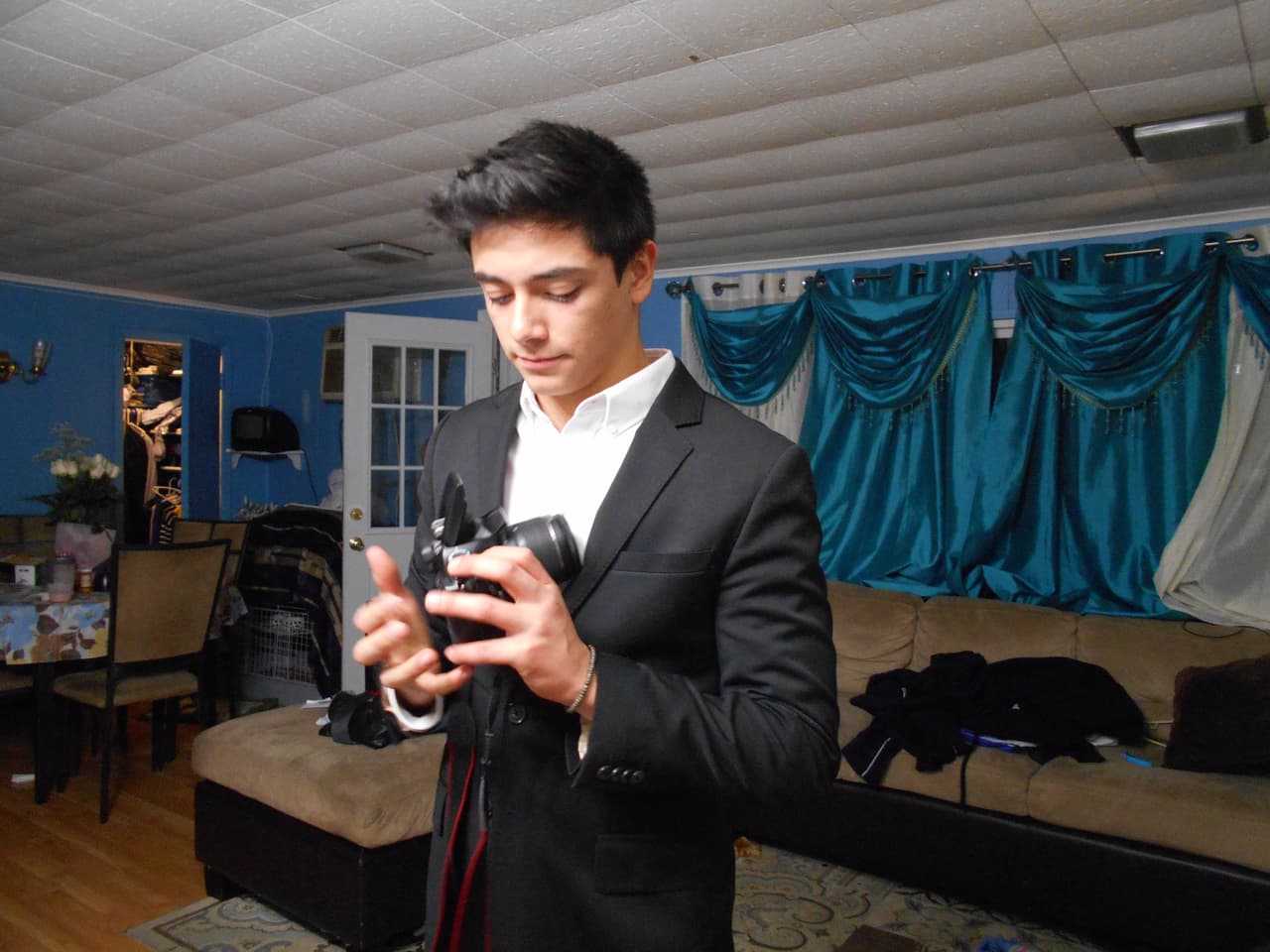 Cristhian Camacho is real trooper. Ha cantado en mariachis y hasta en bodas.