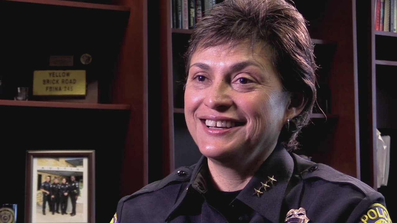 Jessica Robledo, la hispana que superó la adversidad y se convirtió en la primera jefa de policía de un poblado texano 