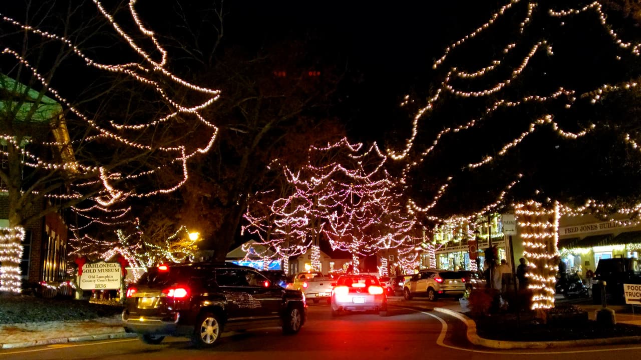Y tienen razón. Eso se debe a que la ciudad ha sido sede de varias producciones de temporada.