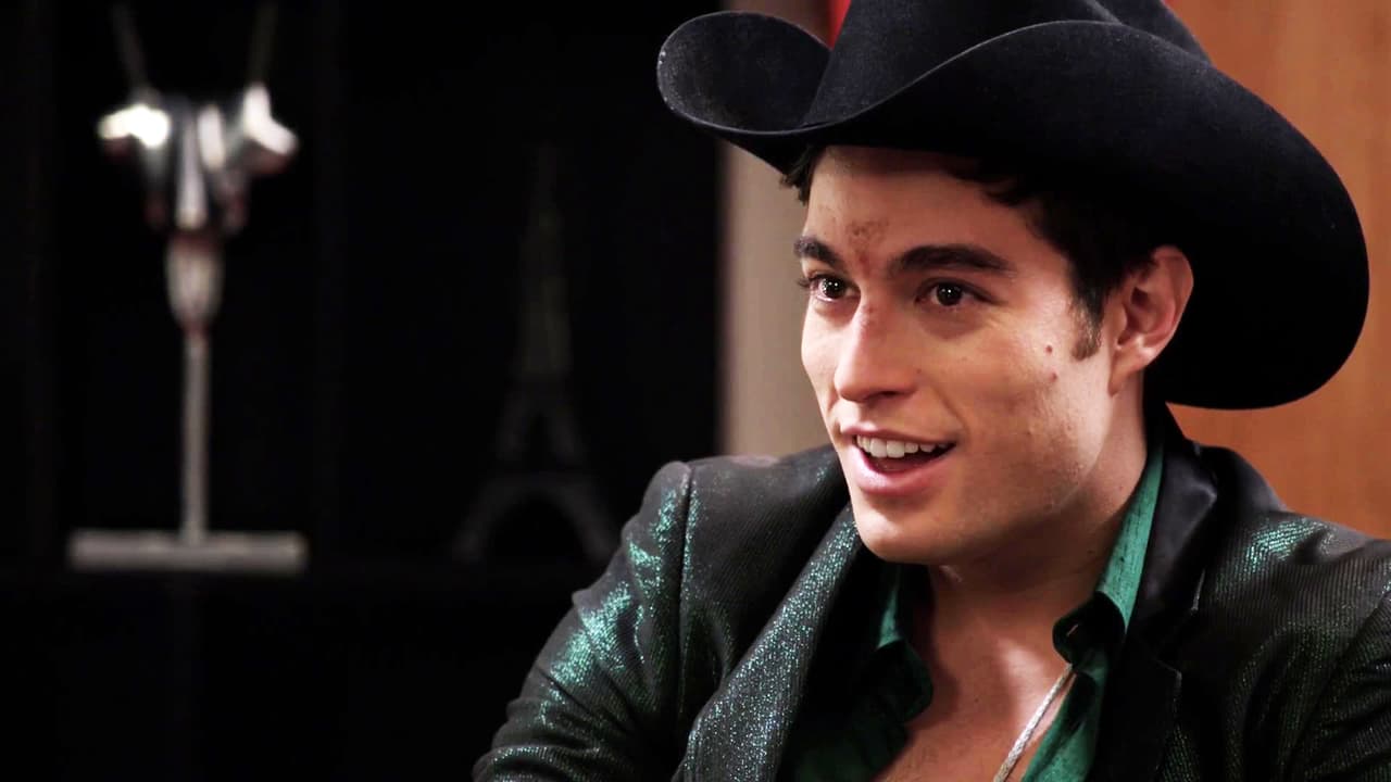 Su divertido estilo de vestir y su carisma hacen de 
<b><a href="http://www.univision.com/novelas/la-doble-vida-de-estela-carrillo/danilo-carrera-es-danilo-cabrera-en-la-doble-vida-de-estela-carrillo">Danilo</a></b> un villano inolvidable.