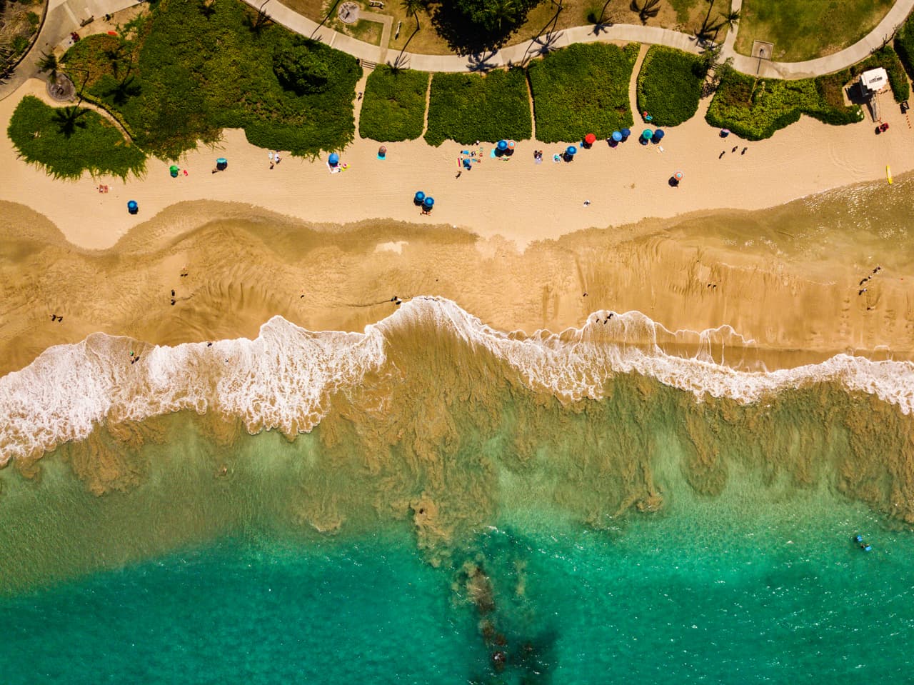 <b>Puesto 8. Hapuna Beach State Park en Big Island, Hawaii. </b>Es perfecta para nadar en sus aguas cristalinas y limpias en verano, pues en invierno las grandes olas pueden generar fuertes corrientes de resaca.
