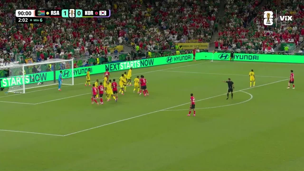 ¡Corea del Sur cerca del empate! Park-jin la peina y el arquero se queda con el balón