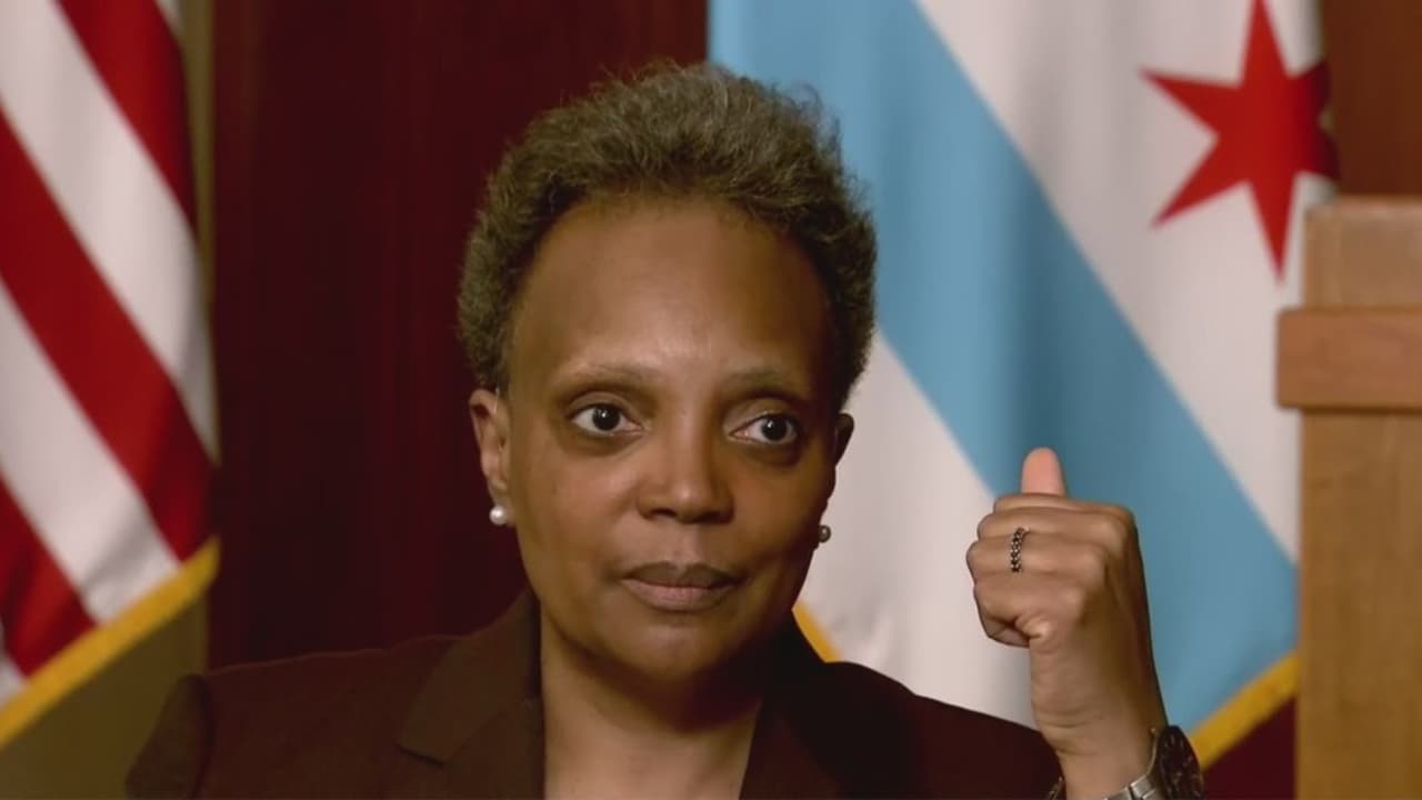 En la entrevista concedida a Noticias Univision Chicago, Lightfoot habló de los esfuerzos que ha hecho su administración para llevar seguridad a los vecindarios, de las protestas en contra de la brutalidad policial tras la muerte de George Floyd y de los beneficios de salud para combatir el covid-19.