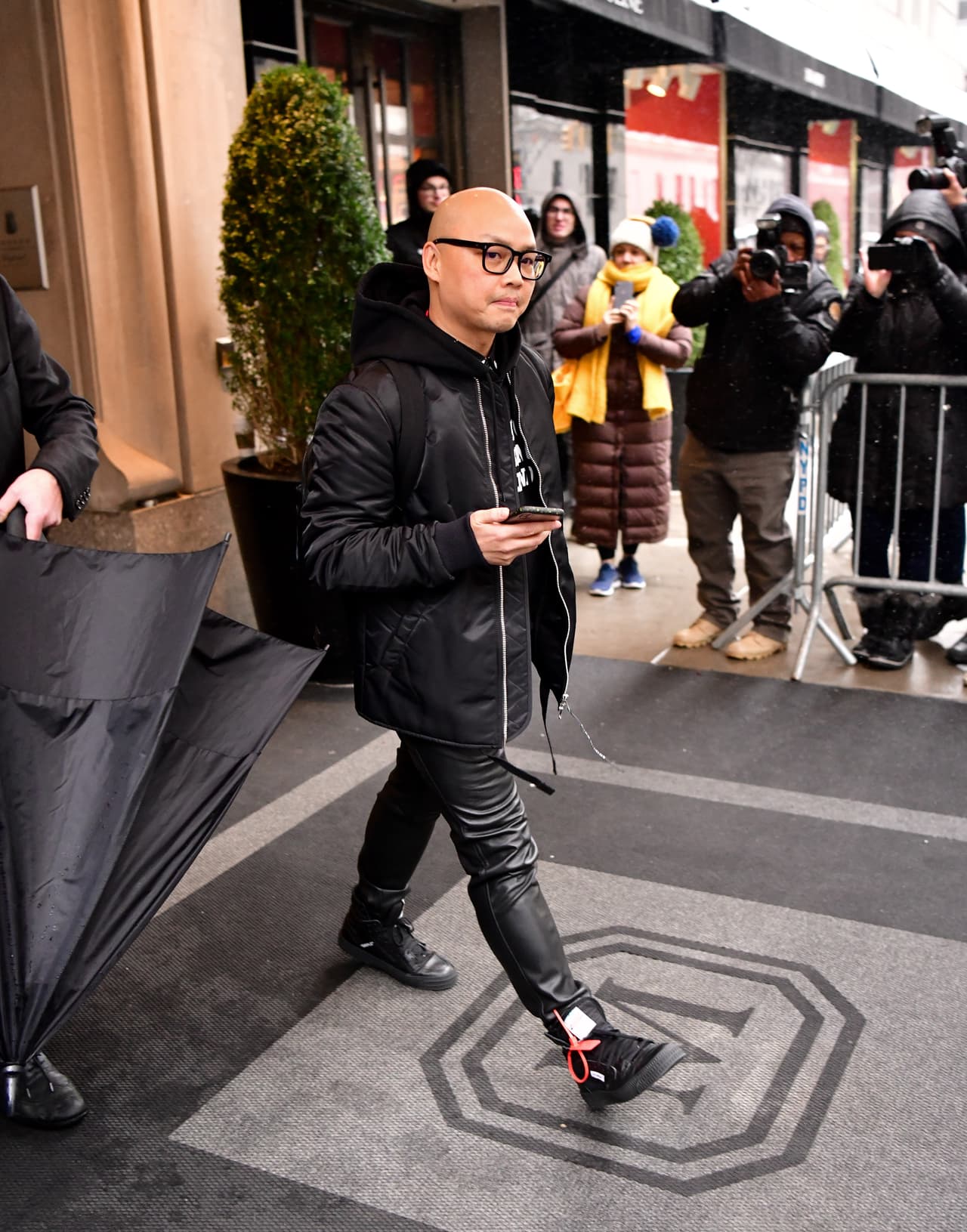 Y es que hace unos días, se supo que Martin estaba en Reino Unido gracias a una publicación en sus 
<a href="https://www.instagram.com/p/Bw7P9uJAsYL/" target="_blank">redes sociales</a>. Martin es uno de los mejores amigos de Meghan, la maquilló en su boda y estuvo presente en su baby shower en febrero. La última publicación anunciando que está en Marruecos, podría indicar que ya maquilló y preparó a Meghan para la famosa y esperada primera foto del bebé.