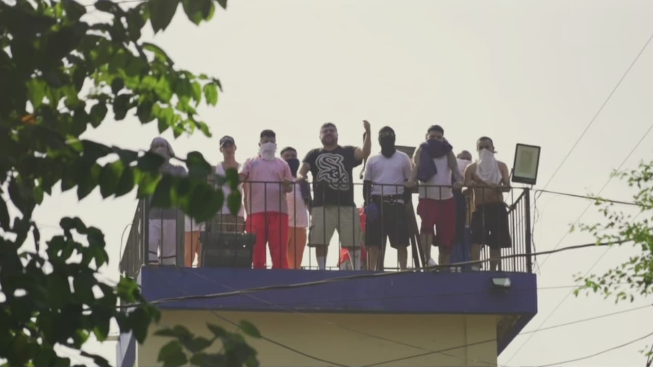 Reos de cárceles en Guatemala toman como rehenes a 46 personas y piden traslado a otros penales