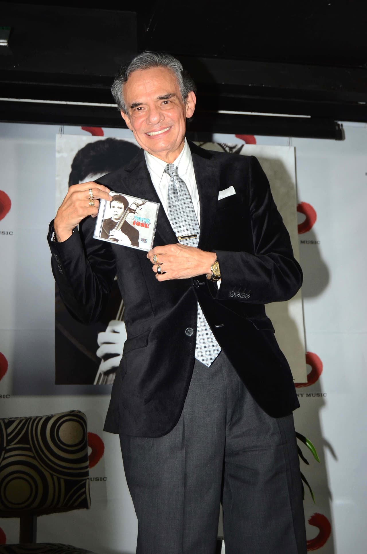 <b><a href="http://www.univision.com/temas/jose-jose">José José</a></b> salió adelante y en el año 2014 se realizó una obra musical llamada 'Amar y querer' que incluía sus más grandes éxitos. Ahora el cantante pasa por una crisis de salud, pues hace algunos meses confirmó tener cáncer de páncreas.