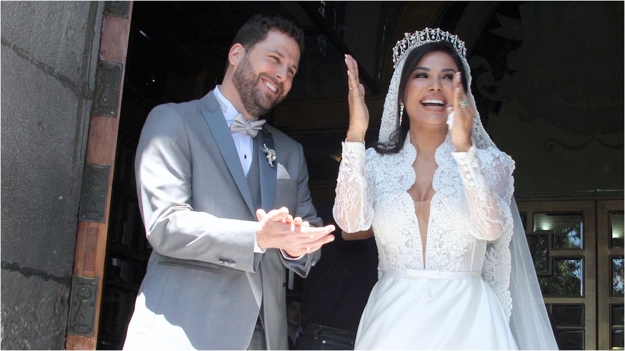 La actriz lució tres vestidos de novia. Este fue el que usó en la ceremonia religiosa.