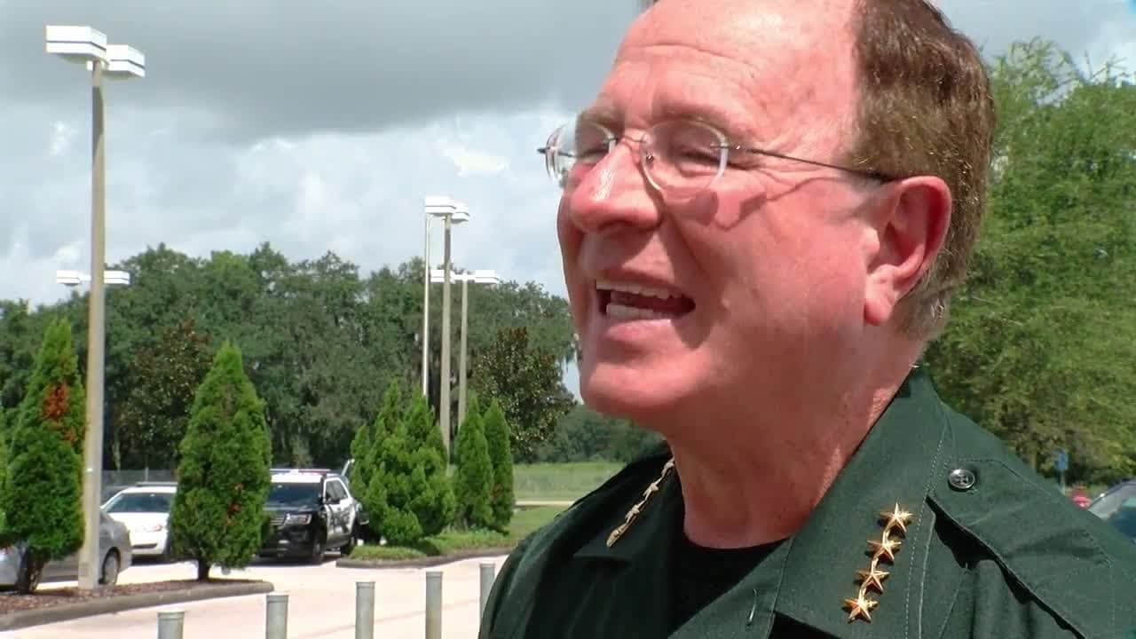 Un sheriff de Florida advierte que llevará a la cárcel a todos aquellos que tengan una orden de captura y se acerquen a un refugio