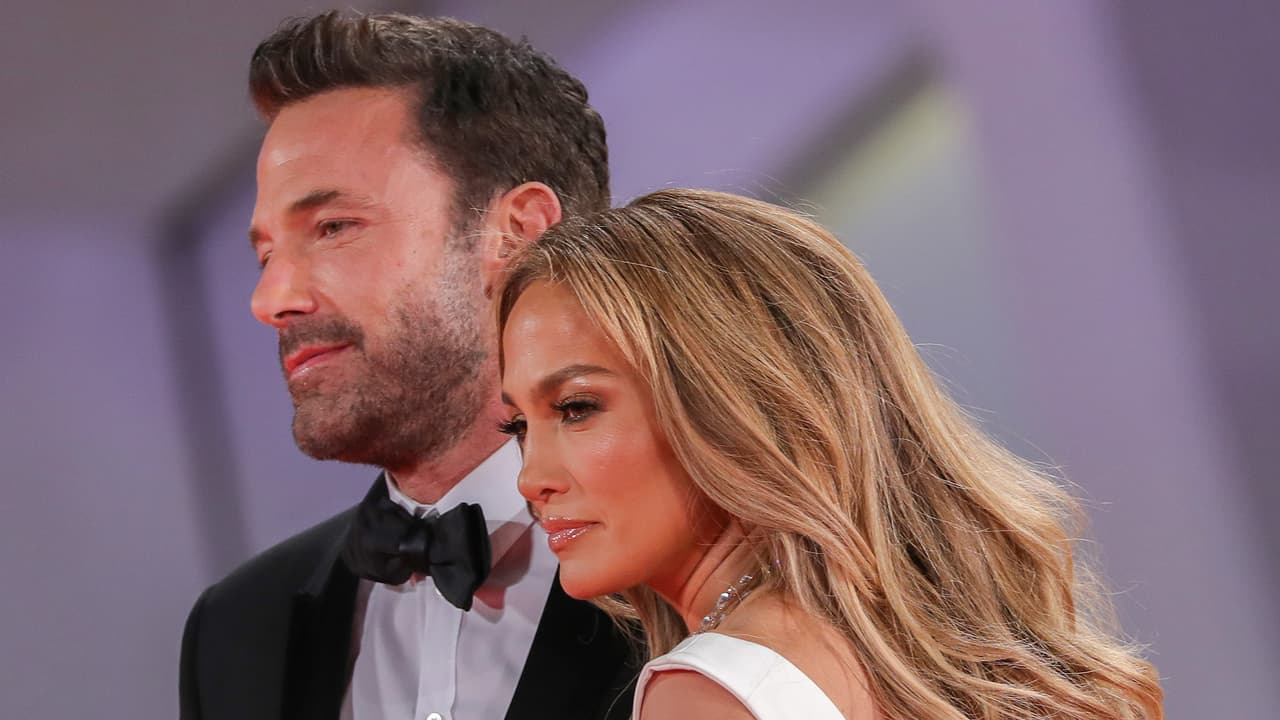 'La Diva del Bronx' no aguantó las lágrimas al ver la joya con la que 
<b><a href="https://www.univision.com/shows/el-gordo-y-la-flaca/ben-affleck-propuesta-matrimonio-jlo-segunda-ocasion" target="_blank">Ben Affleck le propuso matrimonio. </a></b>
<br>