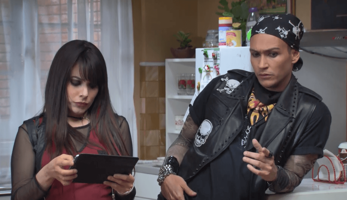 Algunos inquilinos son más prácticos al vestir, como Alejandra y su novio, quienes siempre llevan prendas en color negro, son considerados los 'darks' del edificio.