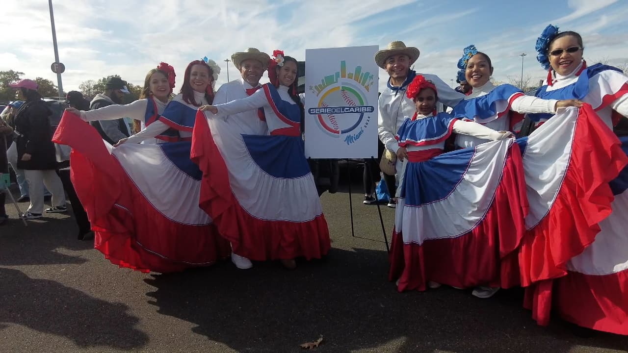 Los juegos de exhibición se vivieron como una fiesta tanto en el exterior como en el interior del estadio.
<br>