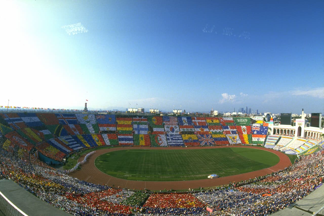 La ceremonia de inauguración fue en el Coliseo Memorial de Los Ángeles un 28 de julio de 1984.