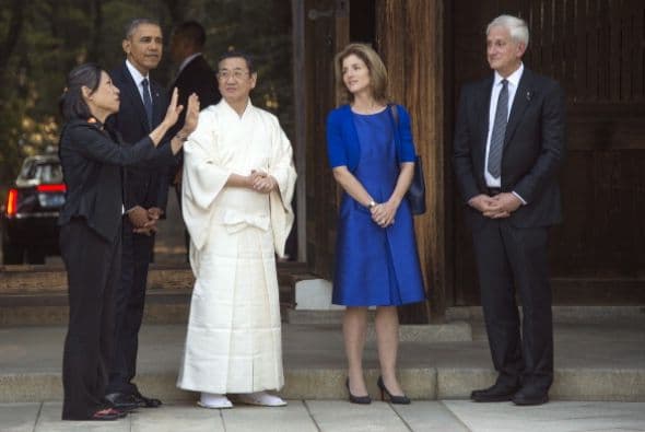 Donde nuevamente se reunió con Caroline Kennedy, hija del fallecido expresidente John F. Kennedy.