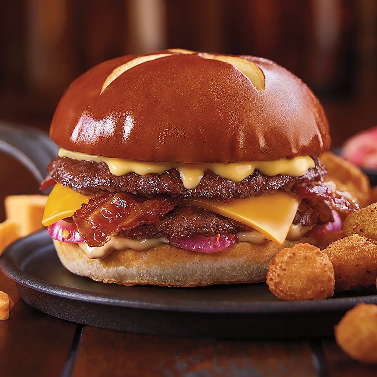 <b>Culver’s. Calificación: F. </b>Tiene 641restaurantes en EEUU y sus ventas en 2017 fueron 1,426 millones de dólares. No tiene una política de uso de antibióticos disponible y no respondió cuestionario de los investigadores: 0 de 100 puntos en su calificación.