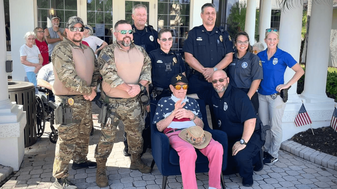 Veterano cumple 103 años y una recibe celebración especial