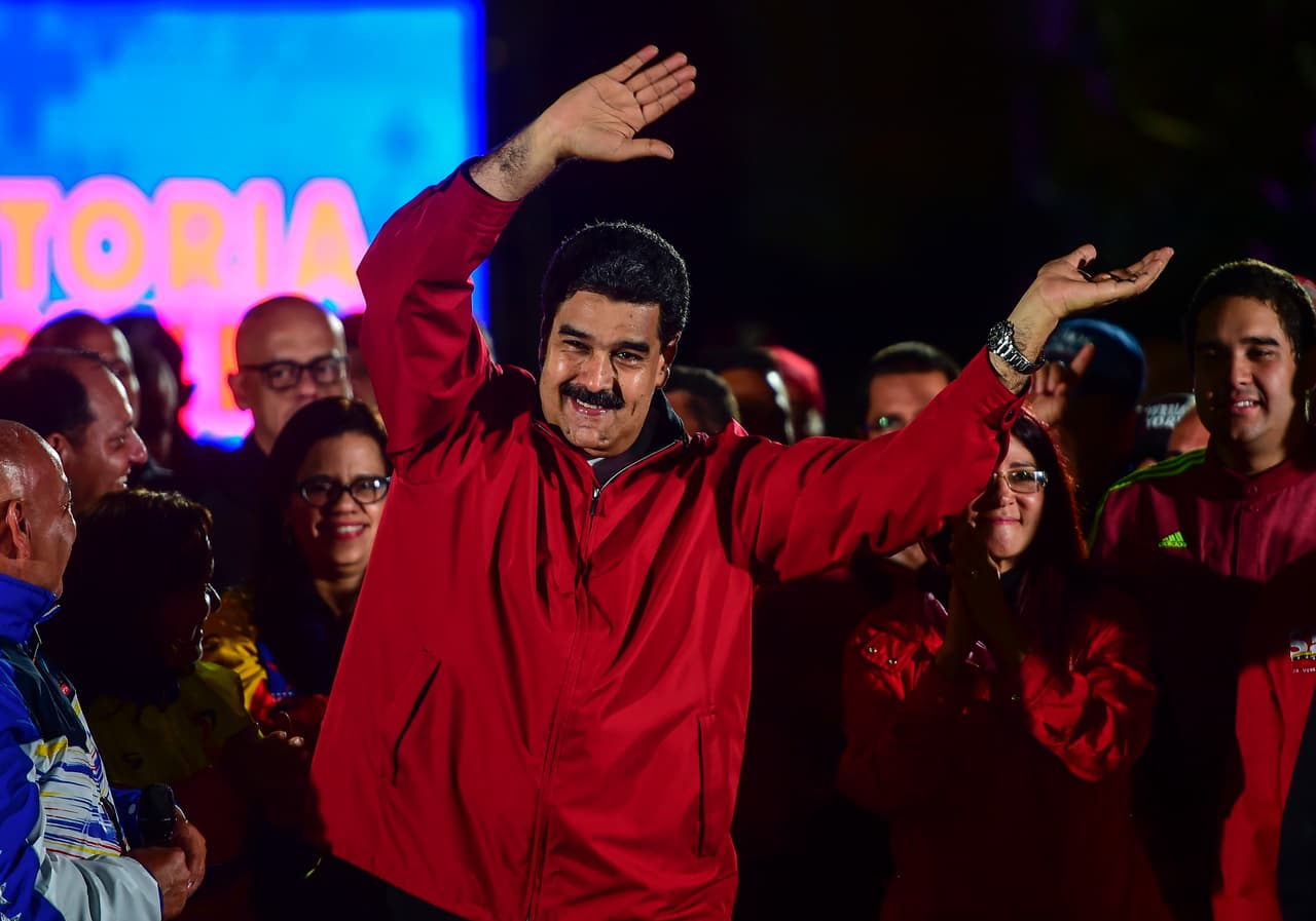 Nicolás Maduro, gobernante de Venezuela. Para el gobierno de Donald Trump, Maduro es "un dictador", luego de que se llevaran a cabo las elecciones para una Asamblea Nacional Constituyente que reescribirá la Carta Magna y liquidará todos los poderes constituidos. "Como resultado de las acciones de hoy, todos los activos de Nicolás Maduro sujetos a la jurisdicción de los Estados Unidos quedan congelados y se prohíbe a los estadounidenses hacer tratos con él", señaló el Departamento del Tesoro.