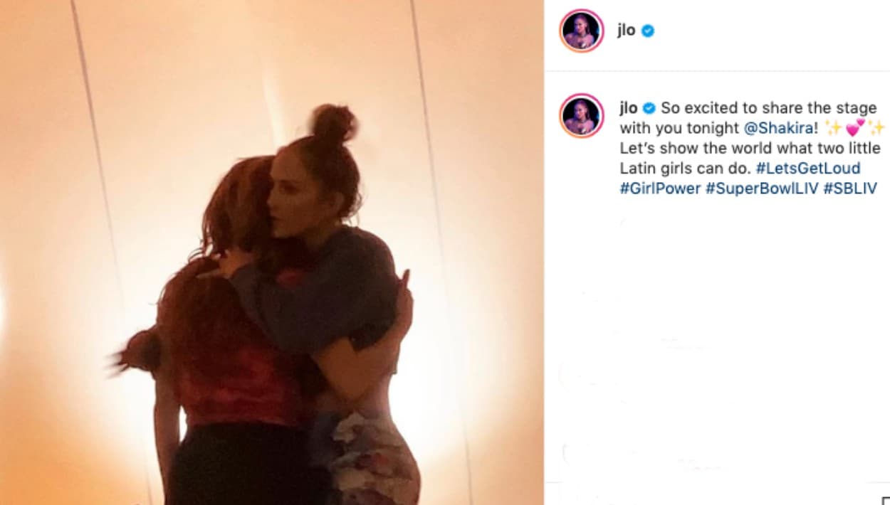Poco antes de las 3:00 de la tarde (ET), este domingo, Jennifer López le dedicó este emotivo mensaje a Shakira en Instagram: "Vamos a mostrarle al mundo lo que dos latinas pequeñitas podemos hacer". Olvidó felicitarla
<b><a href="https://www.univision.com/radio/la-gozadera-show-new-york/shakira-celebrara-su-cumpleanos-junto-a-millones-de-personas-video"> por su cumpleaños</a></b> o... ¿será esa una de las sorpresas?