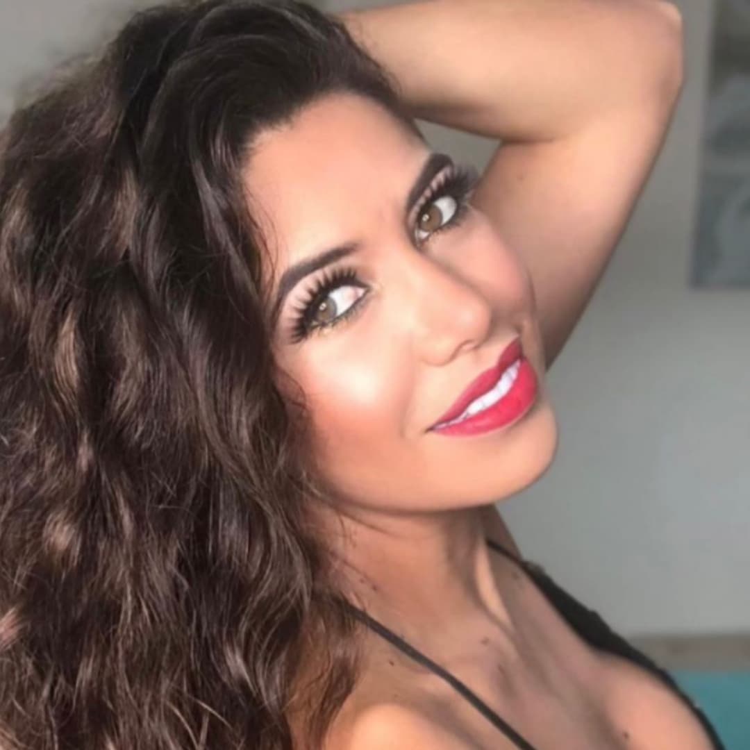 En la lista sigue
<b> Ana Lilia</b>, mexicana de 42 años, gerente de ventas y muy soltera. Ella reside en Miami, Florida, y está lista para recibir flechados en el programa conducido por
<b>Rafa Araneda</b> y
<b>Ana Patricia Gámez</b>. Así que no dudes en aplicar por ella
<b><a href="https://enamorandonoseeuu.castingcrane.com/" target="_blank">aquí</a></b>.