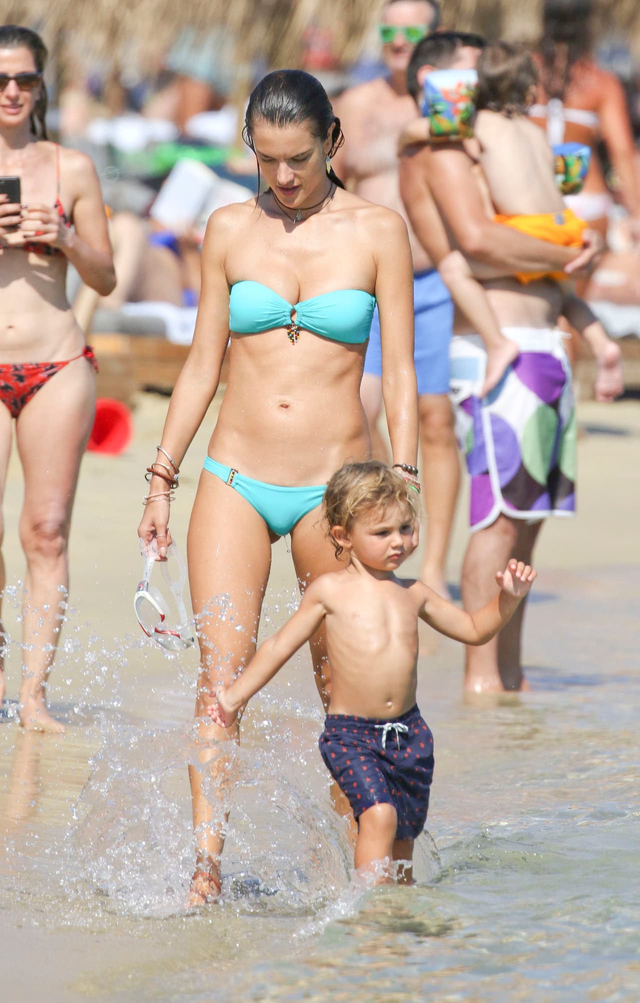 Siguiendo a su angelito.