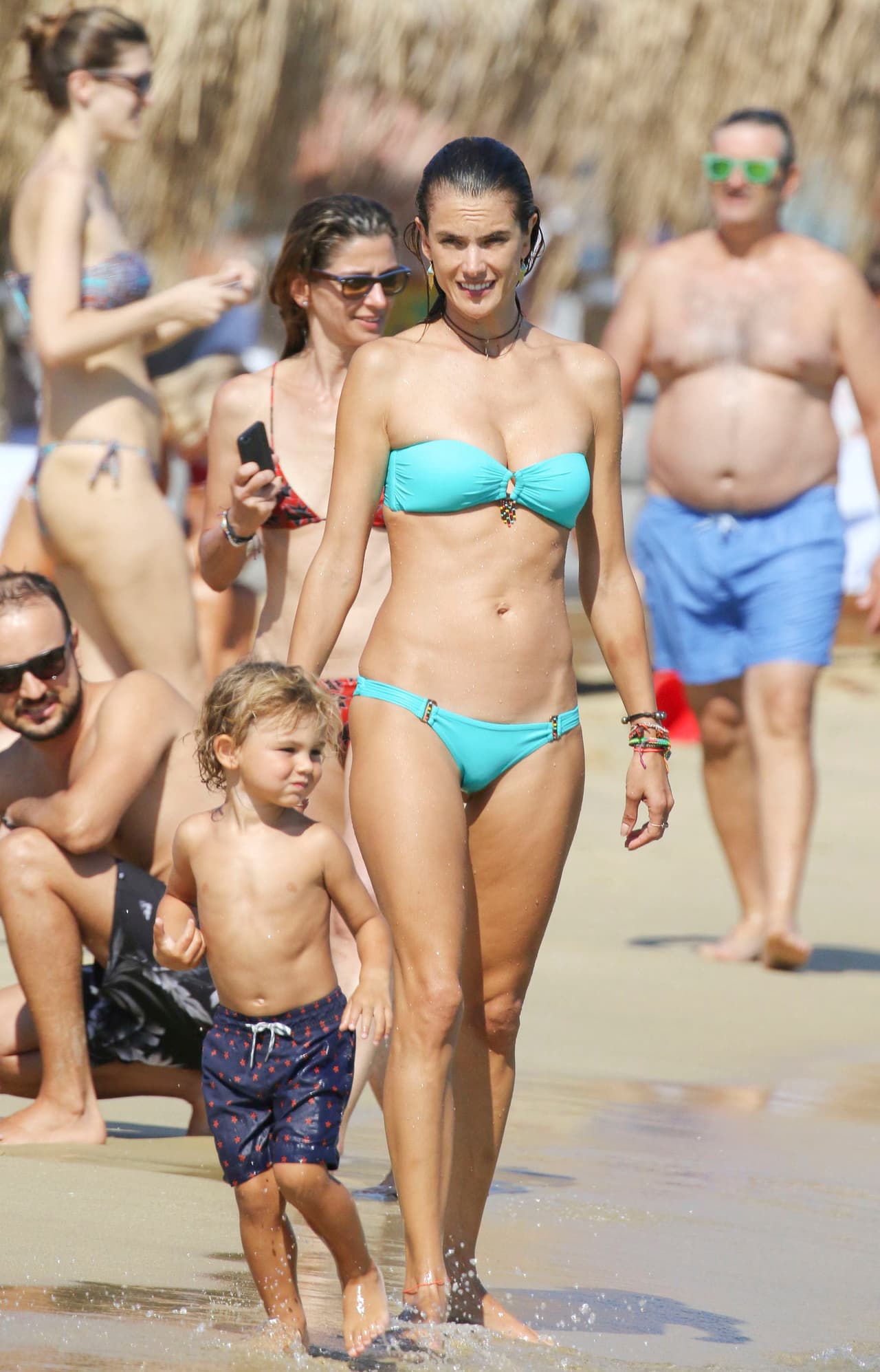 Portó un bikini en azul celeste.