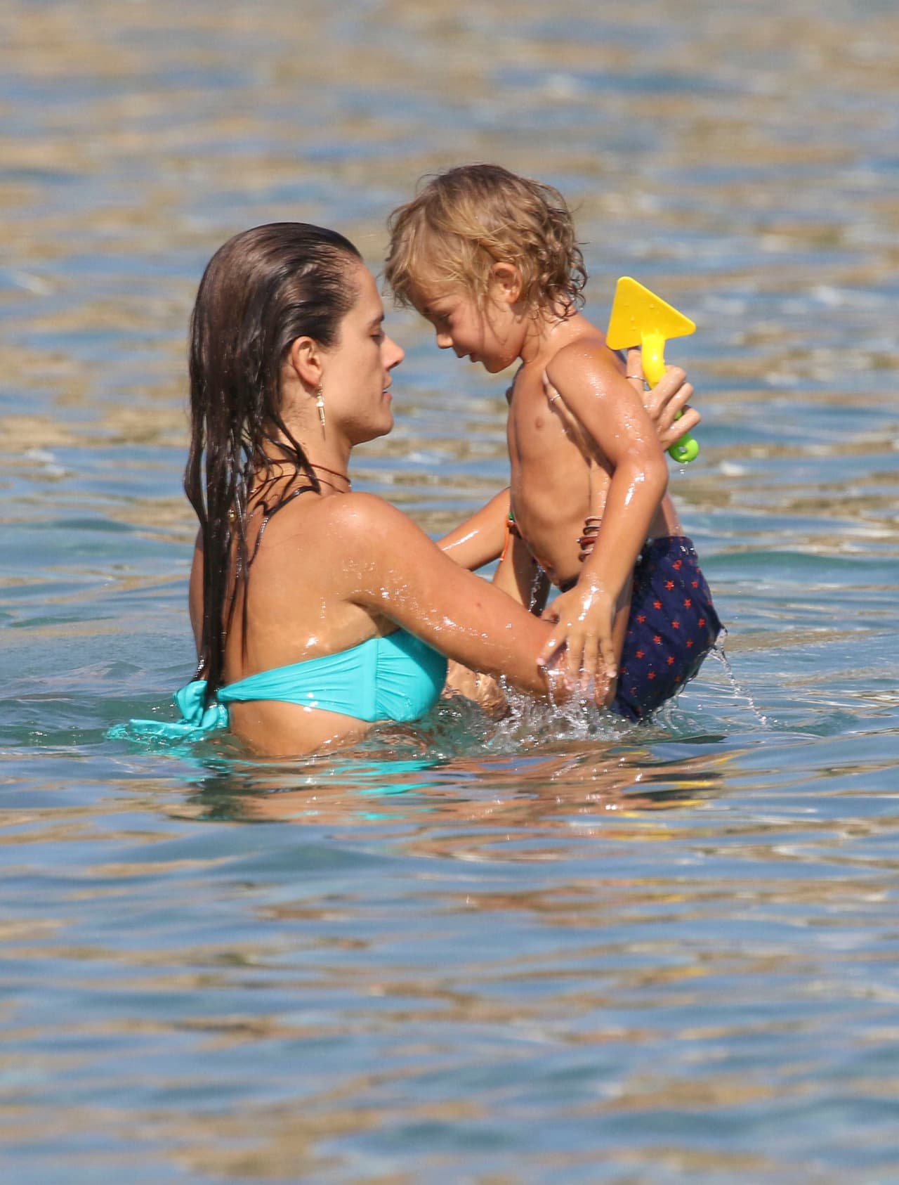 Dulce momento madre - hijo.