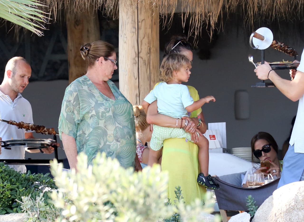 Todos listos para comer unos snacks.