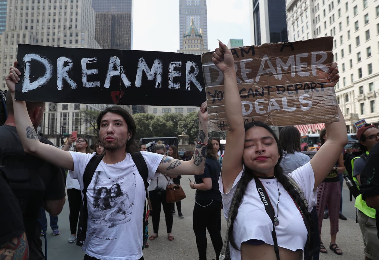 Los dreamers frente a la Torre Trump de Nueva York.