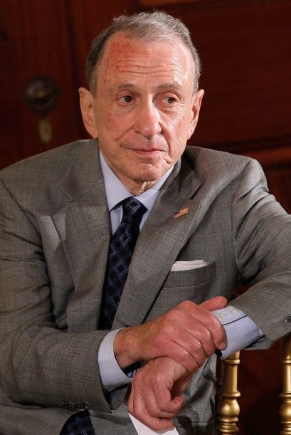 14 de octubre. Arlen Specter, 82 años de edad. Senador republicano que renunció a su partido y se sumó a la bancada demócrata durante el gobierno de George W. Bush.
