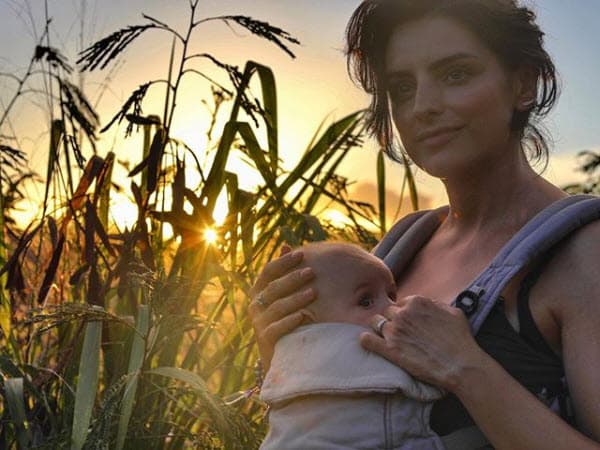 La primogénita de Eugenio Derbez está de vacaciones en Hawái y ha compartido algunas imágenes en su cuenta de Instagram, así como en sus historias. Sin embargo, los comentarios de algunos de sus seguidores no han sido positivos en esta ocasión.