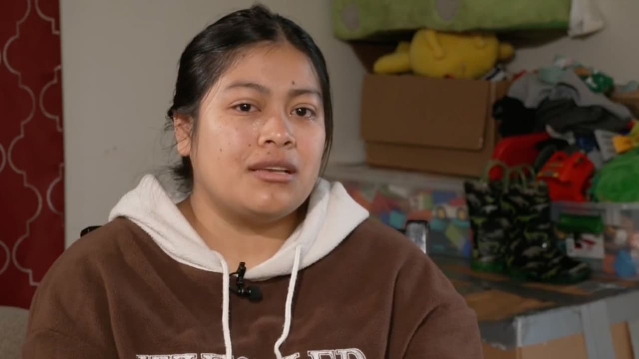 Su madre fue deportada pese a tener un caso de asilo: ahora debe hacerse cargo de sus hermanos