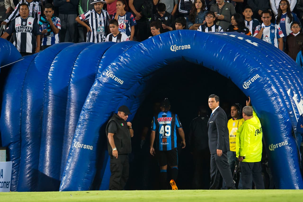 Ronaldinho abandonó el Estadio Hidalgo en pleno juego de semifinales