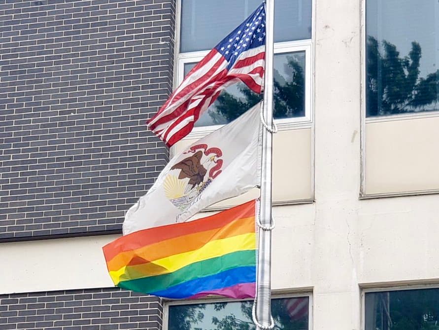Springfield reconoce los derechos LGBTQ al izar la bandera de arcoíris