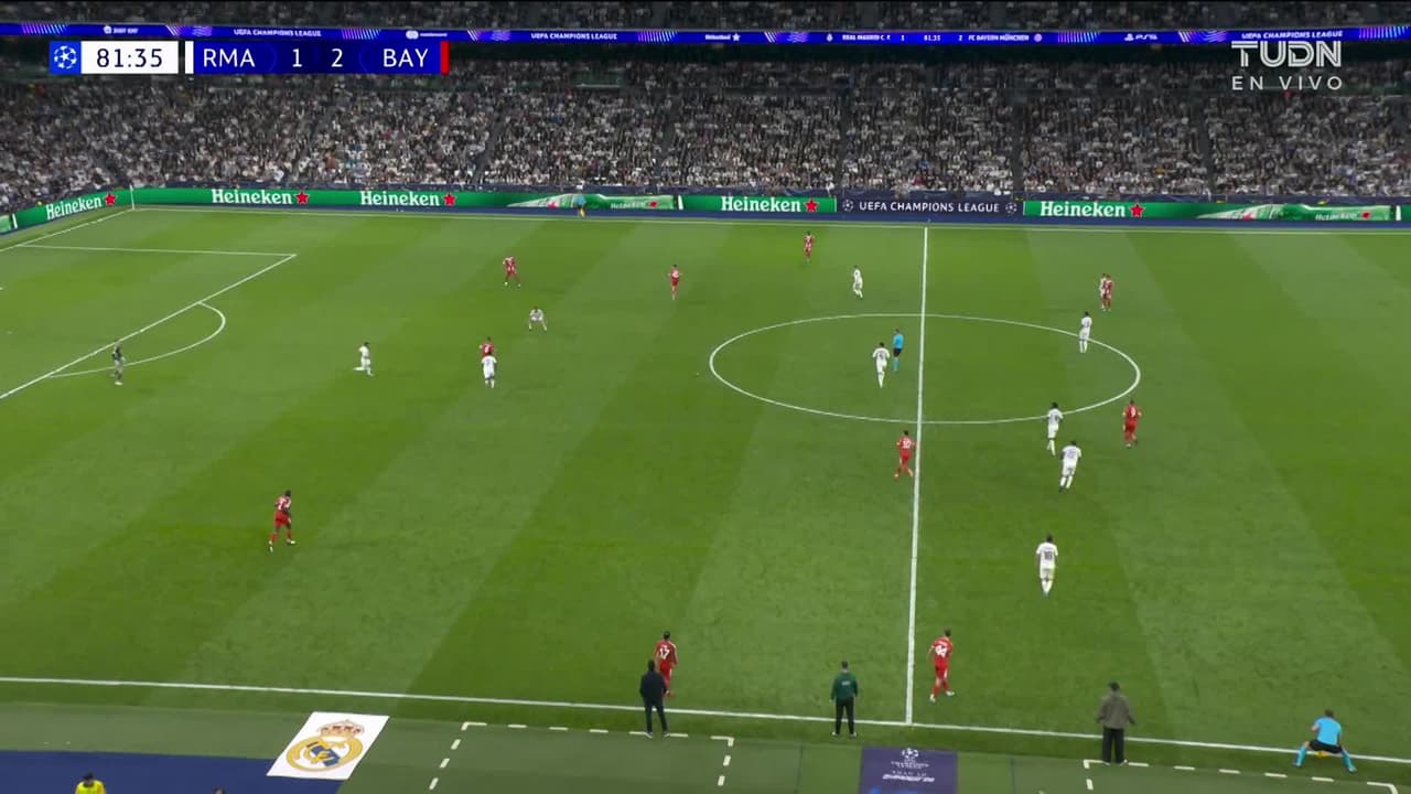 ¡TIRO ATAJADO! disparo por Vinícius Júnior.