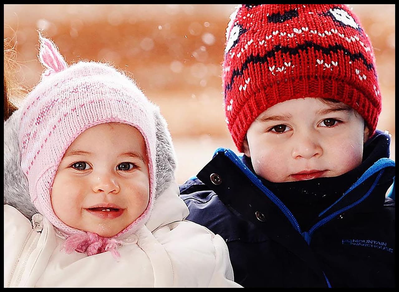 Pero el guapetón de George no se queda atrás, aunque esta vez salió muy serio.