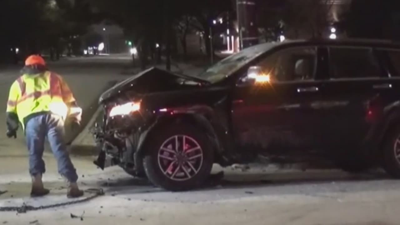 Niña de 13 años escapa de la policía en auto de la madre, se estrella y mata a dos hombres
