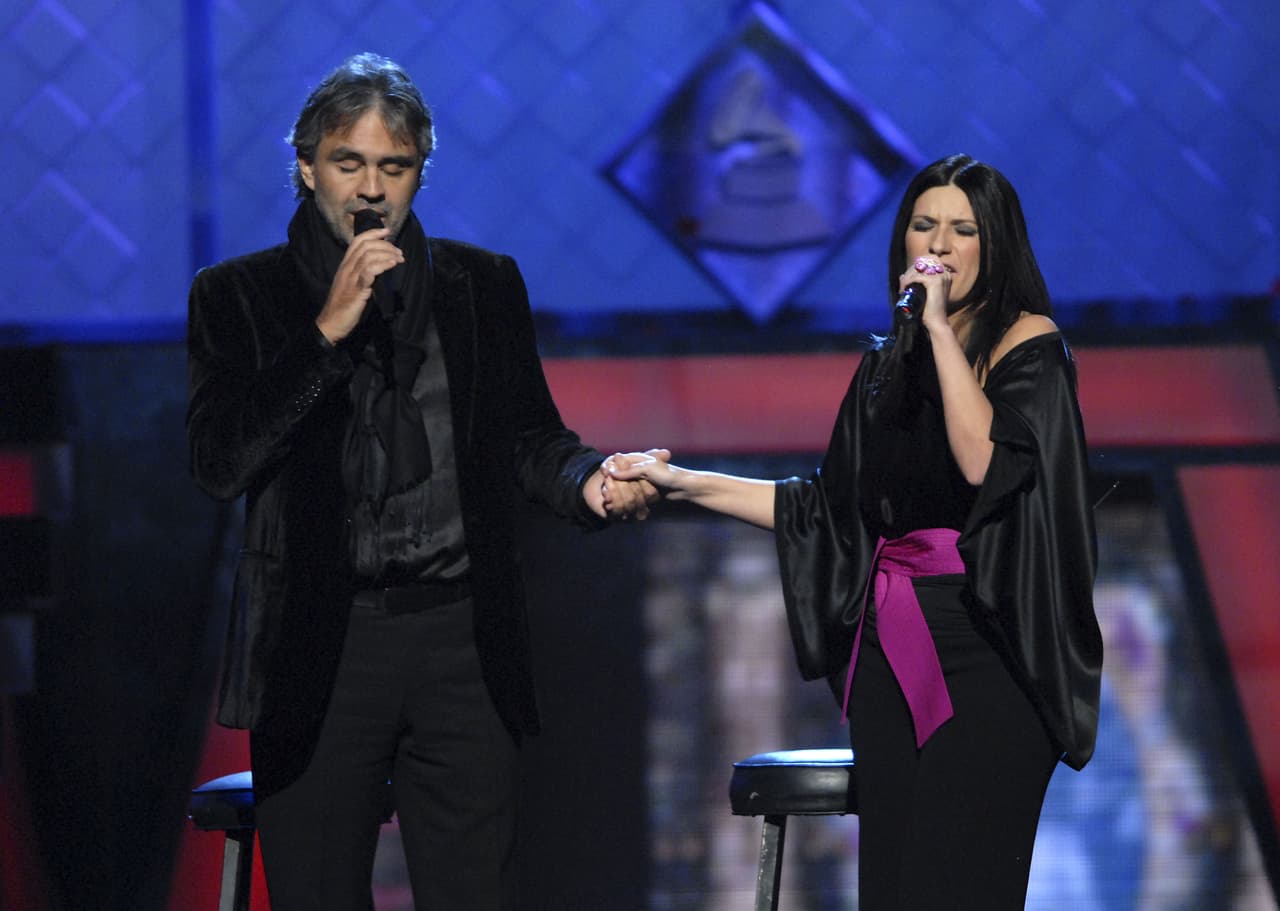 Andrea Bocelli y Laura Pausini regalaron una presentación llena de romanticismo y sentimiento.