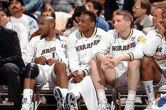 Los tres jugadores más emblemáticos de Golden State en la década de los 90, de izquierda a derecha: Tim Hardaway, Mitch Richmond y Chris Mullin. Ellos también llamaron casa a Oracle Arena.