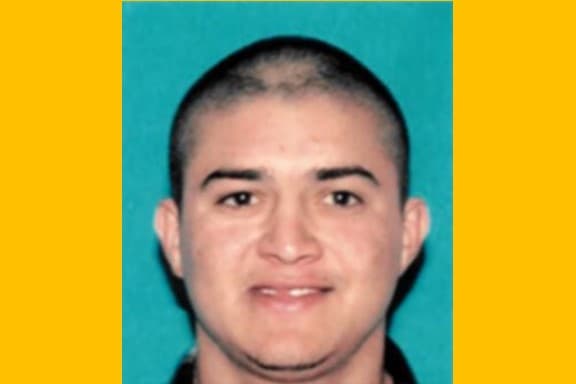 <h3 class="cms-H3-H3">MANUEL VIRGEN GALVÁN </h3>
<br>
<br>Se le acusa de presunta participación en un asesinato, el 29 de junio de 2005. Virgen-Galván presuntamente disparó y mató a un niño en Sylmar, California. 
<br>
<br>Se cree que en la actualidad tiene entre 37 y 39 años y se sabe que usa múltiples nombres falsos como "El Cholo", Manuel Galvin, Manuel Anguiano, Manuel Galván Solano, Manuel Galven Solano. 
<br>
<br>El FBI ofrece $5,000 por información que lleve a su arresto. Huyó posiblemente a México, desde el 26 de enero de 2006.