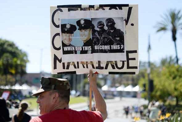 Angelinos alzaron su voz por los recientes casos de muerte, resultados del exceso de fuerza policial durante detenciones. En lo que va de agosto, por lo menos cuatro arrestos terminaron en muerte o con secuelas permanentes para los sospechosos han sido reseñadas en Los Ángeles. Detalles de los casos aquí: aquí