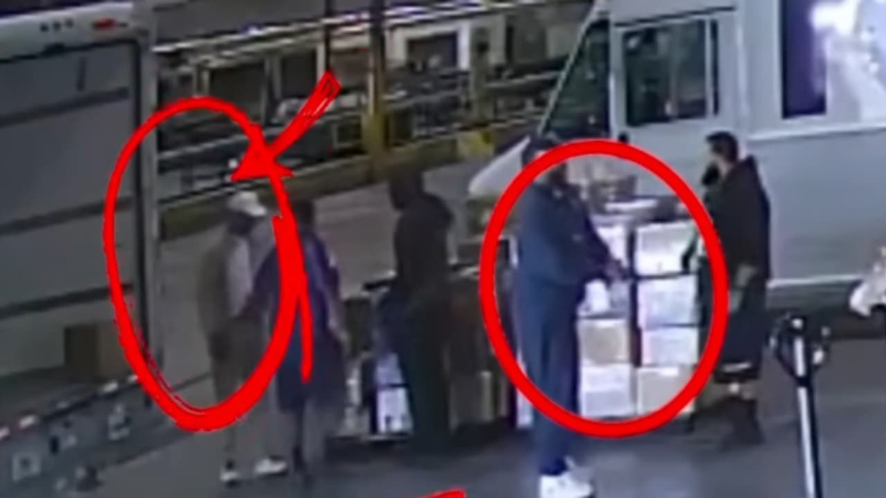 Arrestan a un hombre acusado de robar dos millones de dólares en celulares
