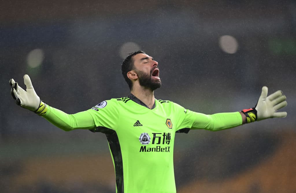 Pépé (32’) adelantó a los de Arteta, pero la ventaja duró poco; Neves (45+5’) emparejó los cartones desde los once pasos; David Luiz (45´3’) saldría explusado. Iniciando la parte complementaria, Moutinho (49’) marcó para darle vuelta al marcador. Leno (72’) dejó al Arsenal con nueve hombres. Los Wolves recibirán al Leicester City y Arsenal visitará a Aston Villa en la siguiente jornada de la Premier League.