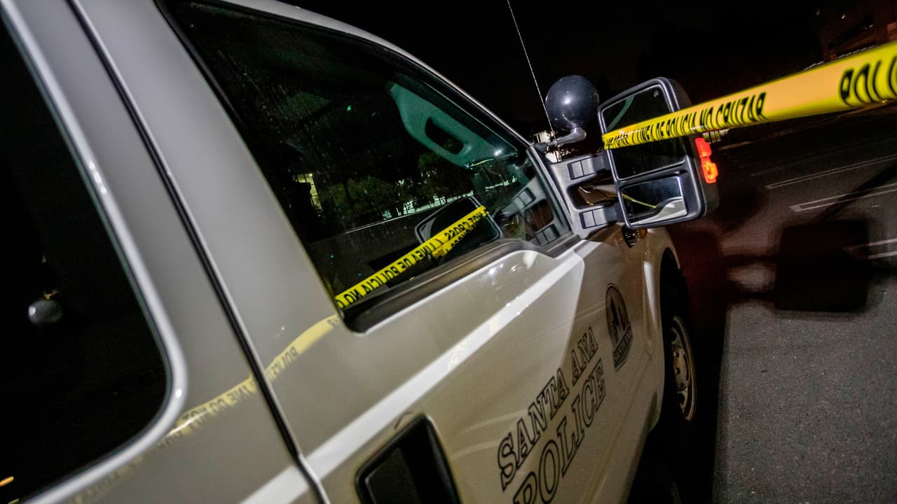 Madre es arrestada tras apuñalamiento de su hijo en hotel de Santa Ana