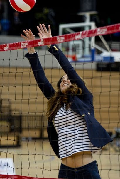 Kate Middleton asistió a al SportsAid Athlete Workshop, donde terminó jugando volleyball.