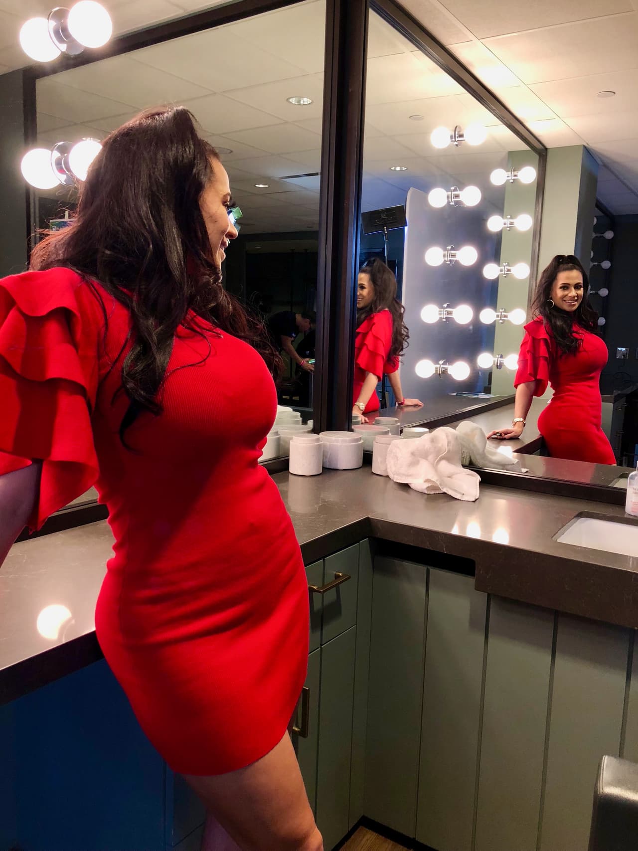 <b>Carla Medrano</b> no se quedó atrás y también pasó por este espejo antes de que comenzara el festival.