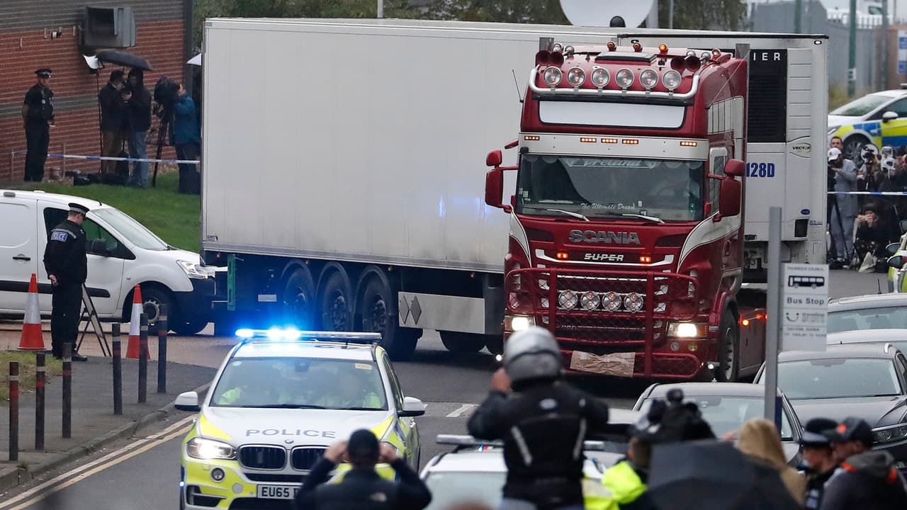 <b>18 de junio de 2000</b>: 58 inmigrantes chinos fueron encontrados muertos dentro de un camión en la ciudad portuaria inglesa de Dover. El camión holandés había transportado a los inmigrantes a través del Canal de la Mancha desde Bélgica. Dos personas sobrevivieron.Las autoridades británicas creen que el fatídico viaje de las víctimas habría comenzado en Bulgaria.