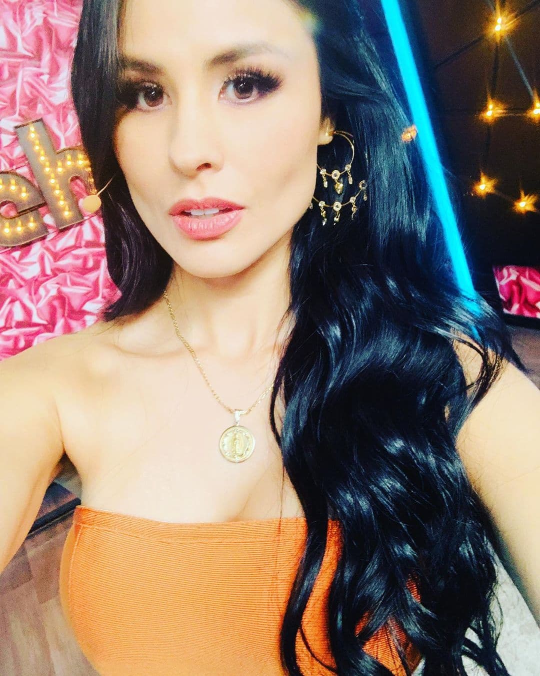 En otro mensaje, la también conductora de Televisa Monterrey publicó la que, según comentó, fue la última fotografía de su marido.